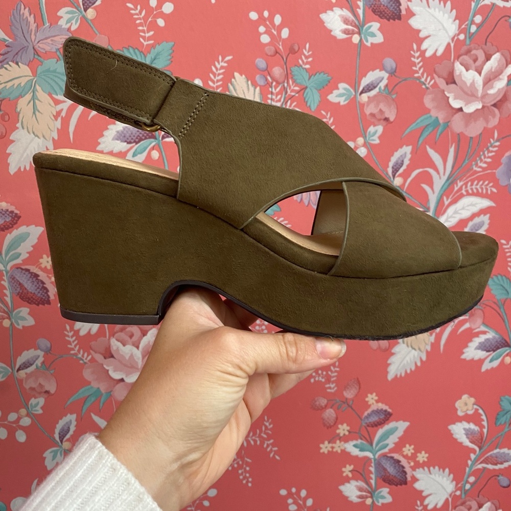 Cl by laundry olive green blocked sandals